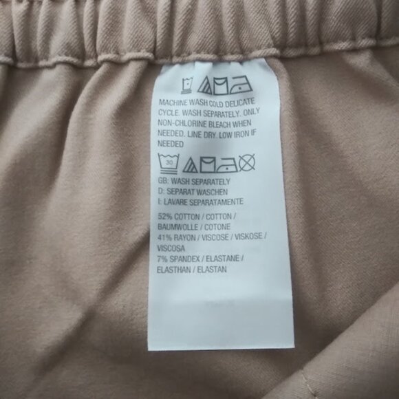 Isaac Mazrahi women's size 12P tan/khaki capris - Picture 13 of 14